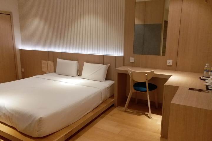Room 6 of 31