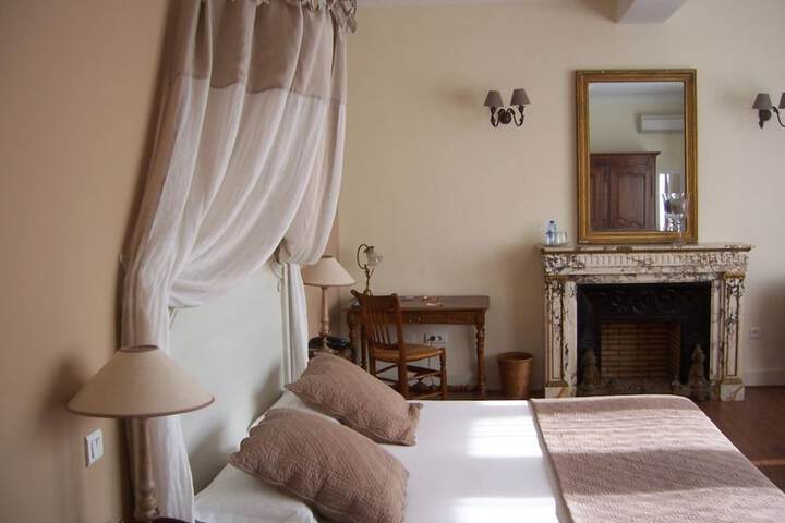 Room 5 of 110