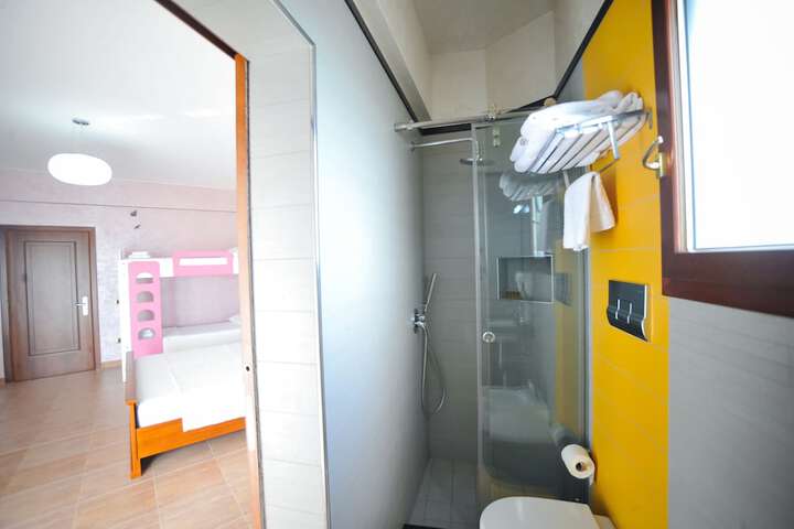 Room 49 of 103
