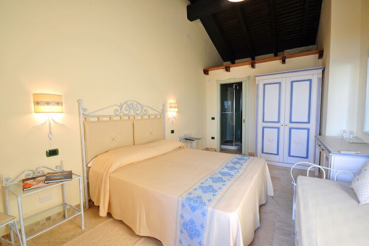 Room 4 of 37