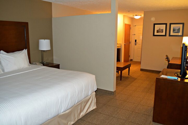 2 Queen ADA Accessible Room (1 of 5)