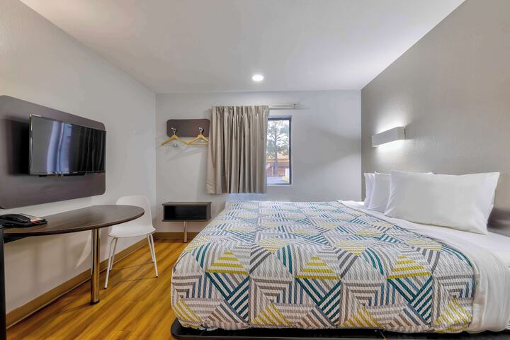 Room 10 of 24