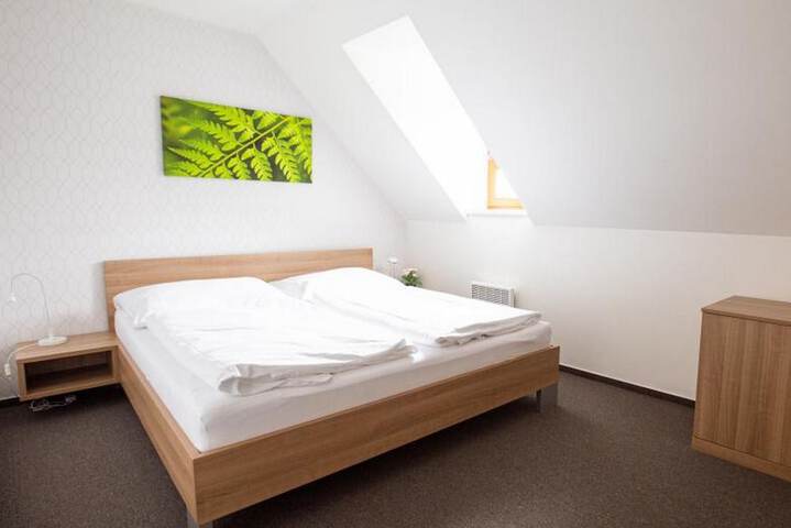 Room 4 of 194
