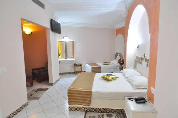 Room 4 of 90