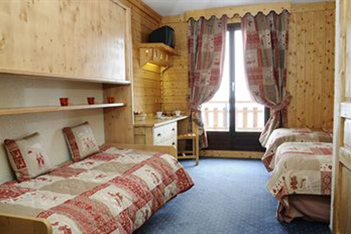 Room 14 of 74