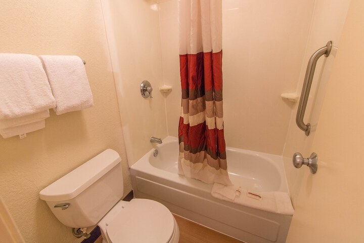 2 Double Beds (6 of 12)