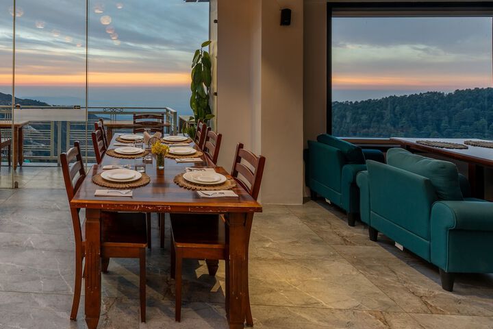 Dining 67 of 76