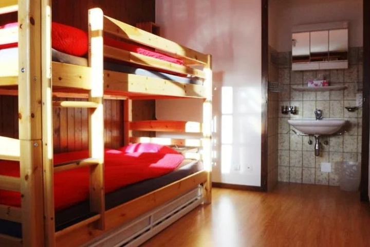 Room 4 of 12