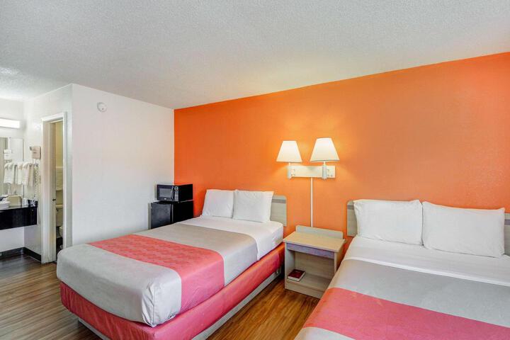 Room 14 of 33