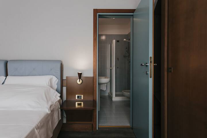 Room 7 of 38