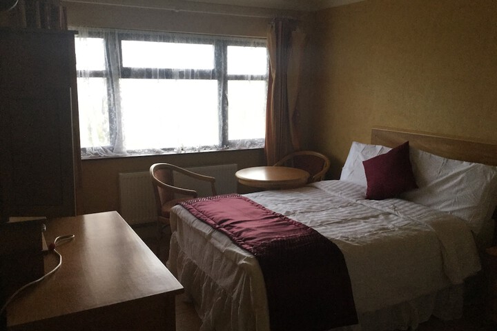 Room 4 of 28