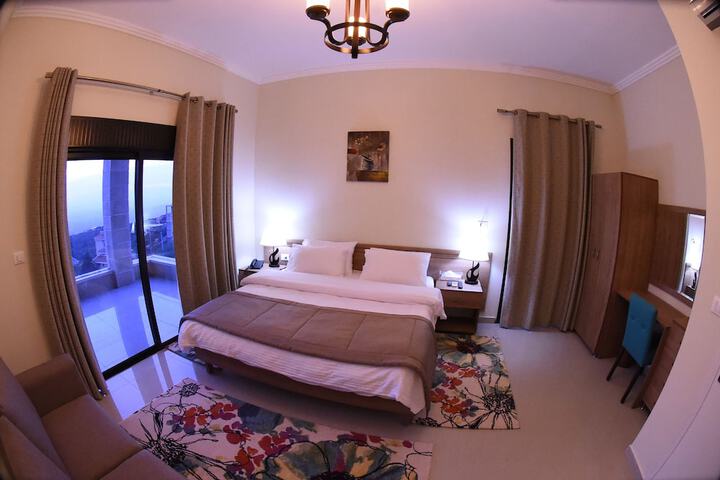 Room 16 of 25