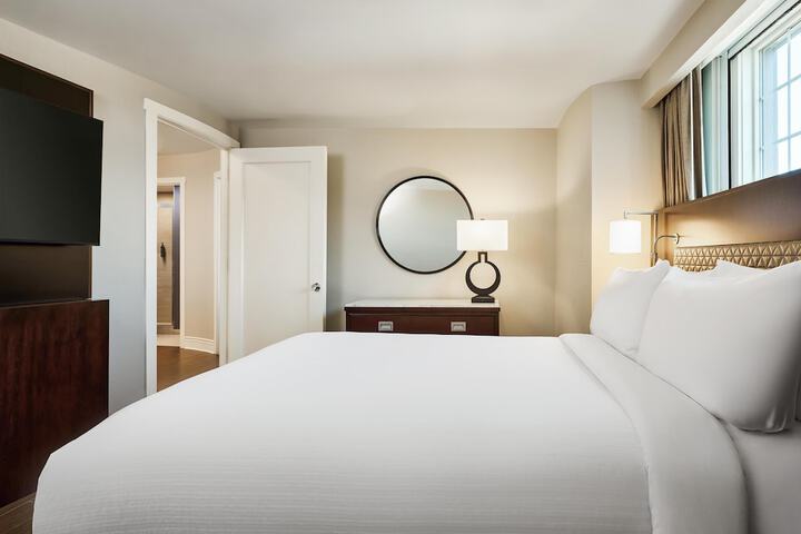 Room 52 of 173