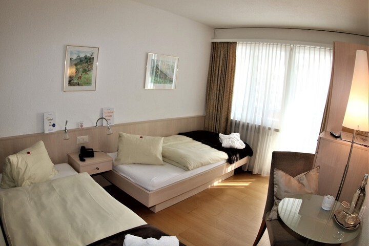 Room 33 of 67