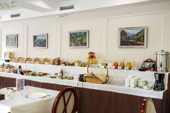 Breakfast/Coffee Service 74 of 129