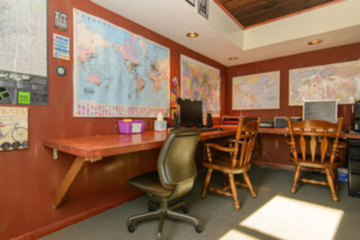 Business Center 8 of 43