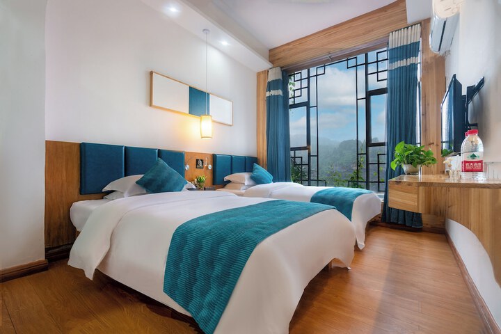 Room 10 of 77