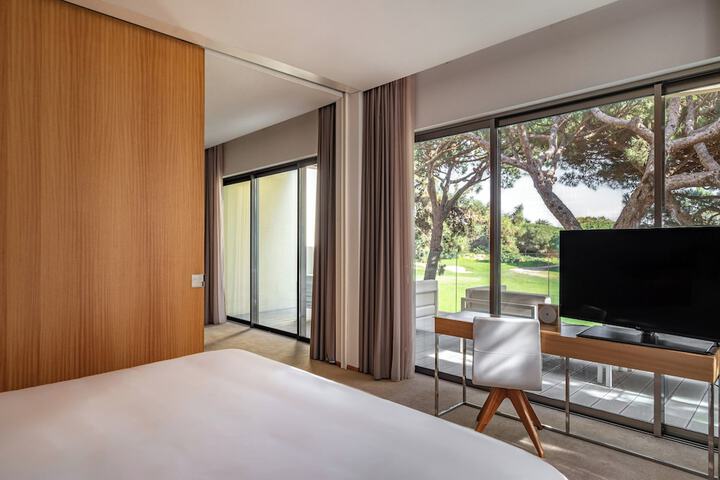 Room 17 of 220