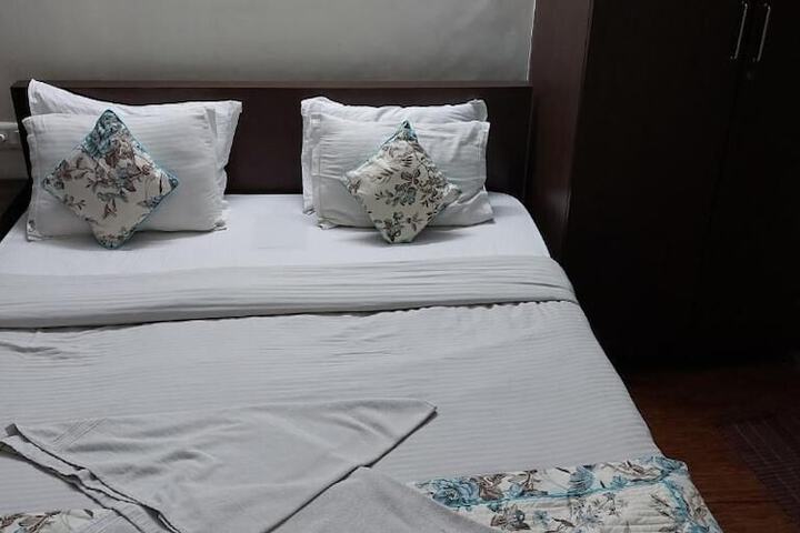 Room 27 of 64