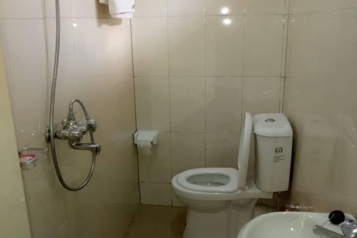 Room 8 of 11