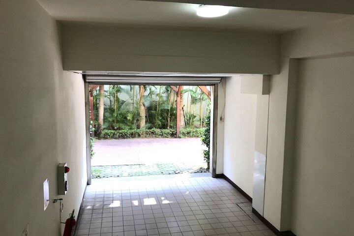 Room 10 of 33