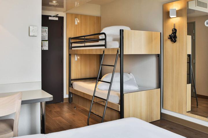 Room 33 of 61