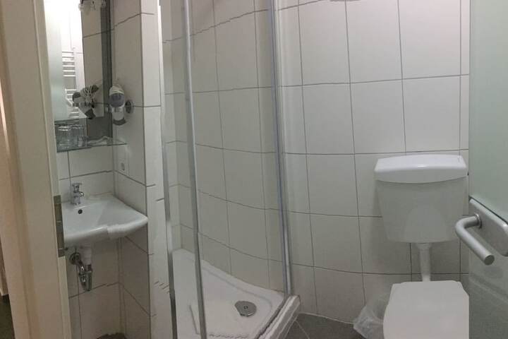 Room 49 of 100