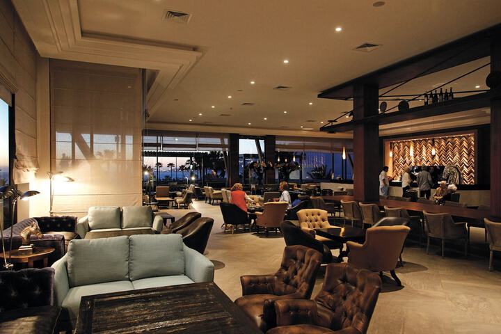 Lounge 62 of 83