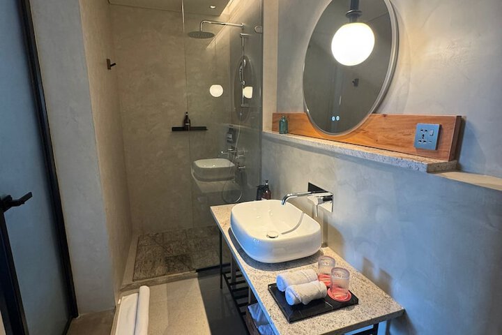 Room 33 of 58