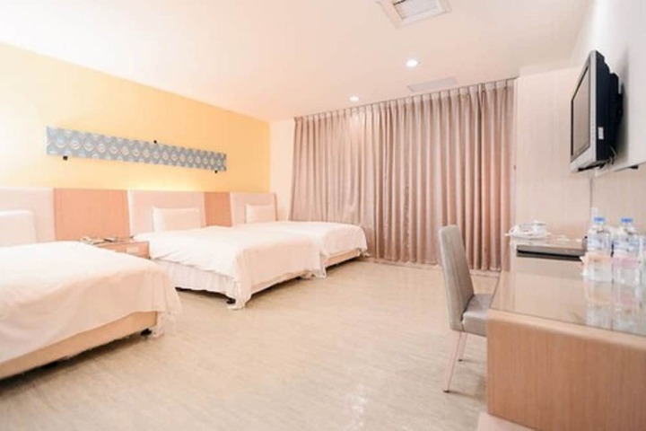 Room 35 of 64