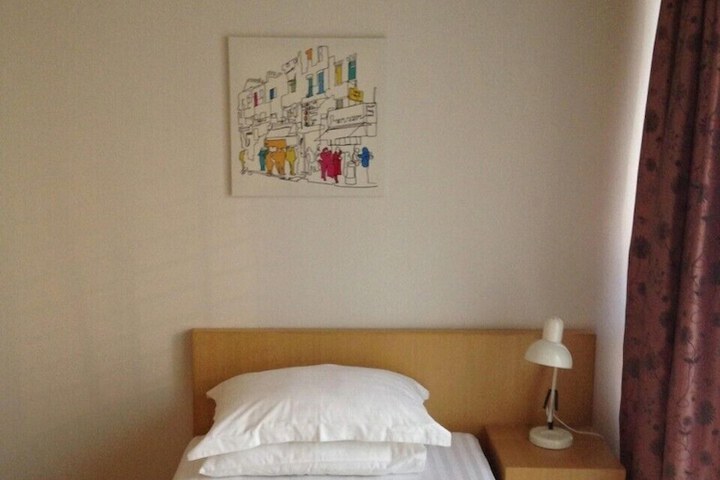 Room 18 of 60