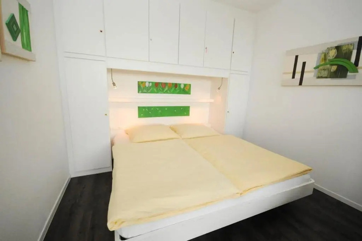 Room 2 of 18