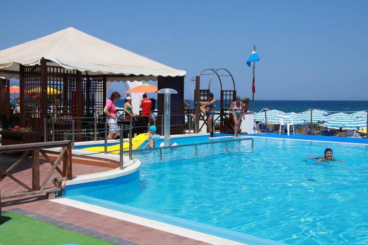 Pools & Facilities