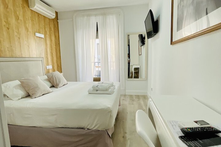 Room 14 of 50