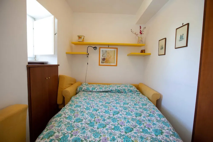 Room 5 of 20