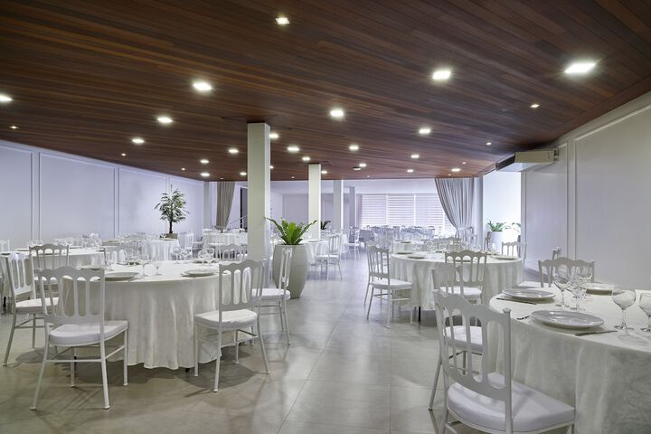Ballroom/Hall 77 of 84