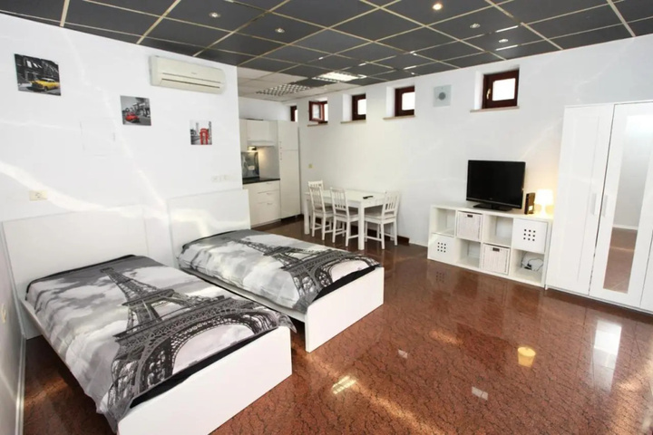 Room 3 of 9