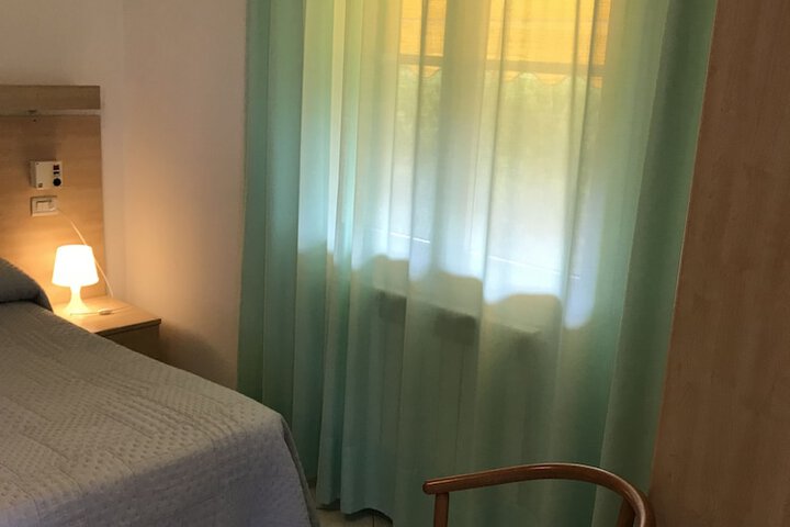 Room 9 of 48
