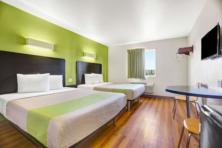 Room 8 of 27
