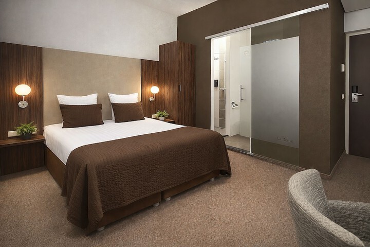 Room 9 of 27
