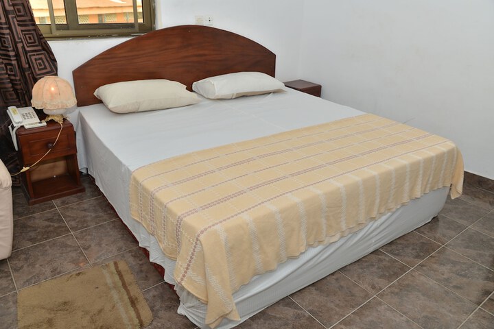 Room 9 of 30