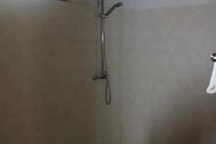 Room 4 of 6