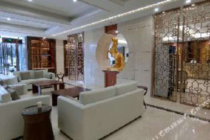 Badain Jaran Hotel