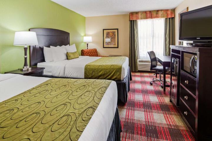 2 Queen Beds (8 of 9)