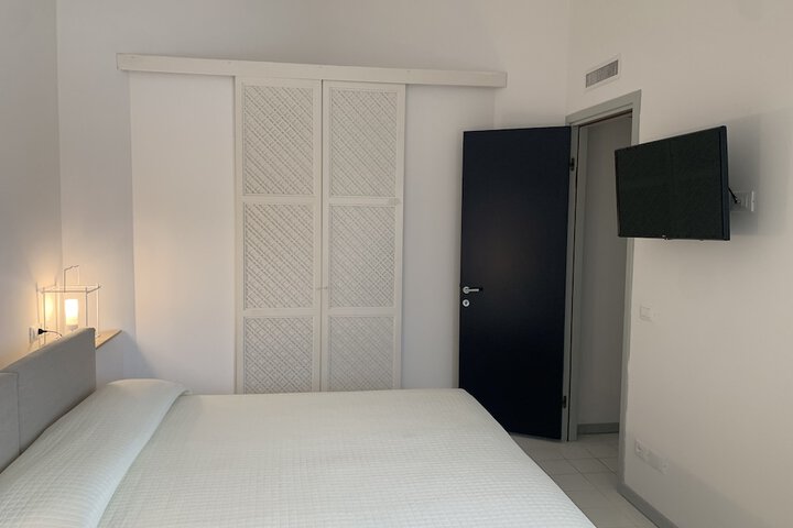 Room 9 of 99