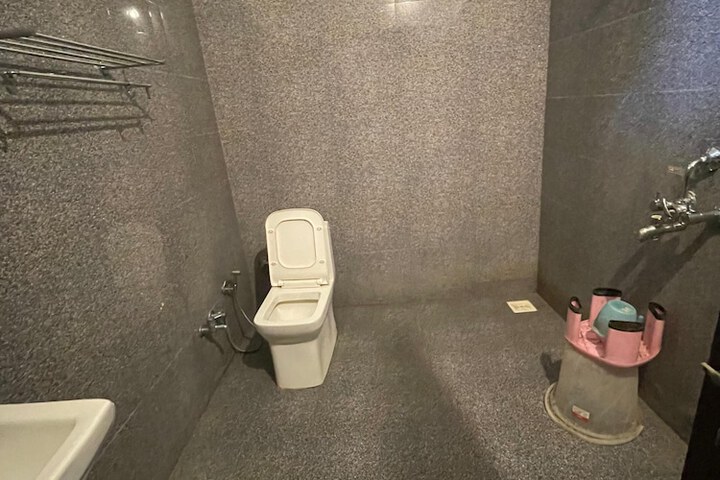 Room 18 of 25