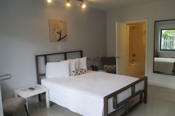 1 Queen Bed (6 of 11)