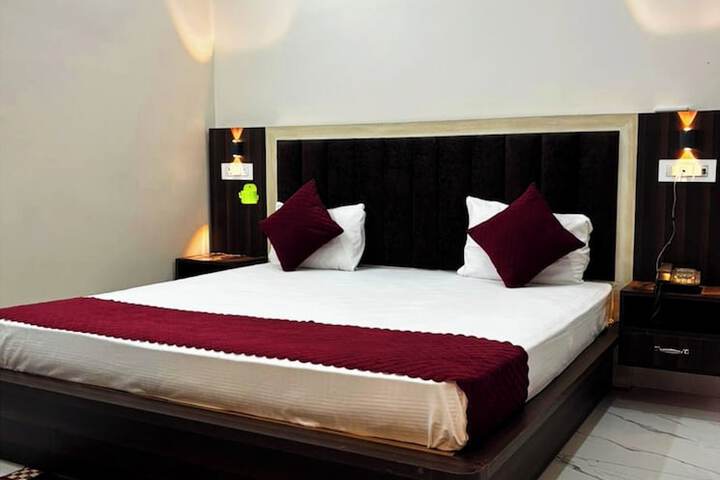 Room 5 of 11