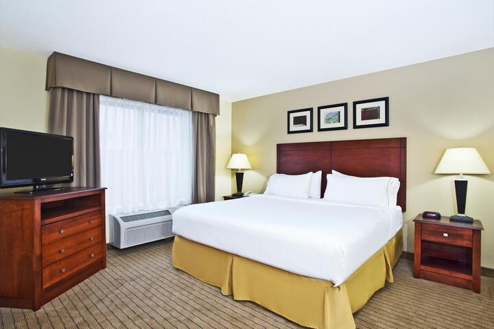 1 King Bed (6 of 15)