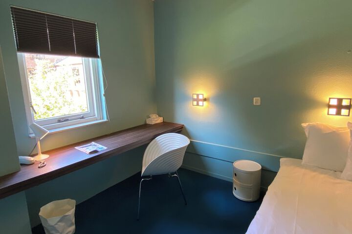 Room 11 of 36